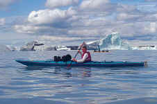 sean_kayaking4.jpg (35238 bytes)