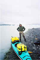 kayak_icebergs.jpg (188716 bytes)