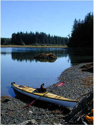 Beached_Kayaks5.jpg (67334 bytes)